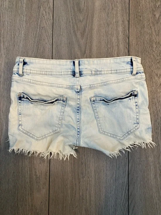 ARDENE Light Blue Distressed Denim Shorts with Frayed Hem SIZE 01 - Picture 3 of 3